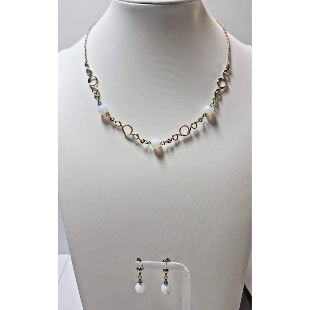 Sarah‎ Cov Gold Tone White Bead Necklace Earrings Set Opalescent Dangle Jewelry